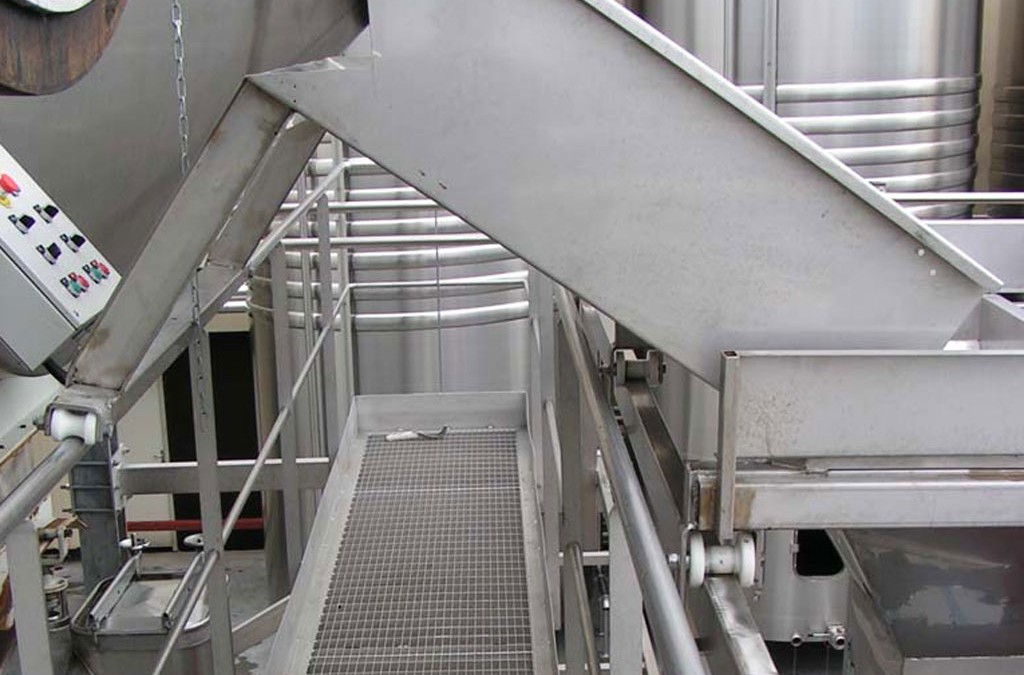 Passerelle accès ligne d’alimentation vendange